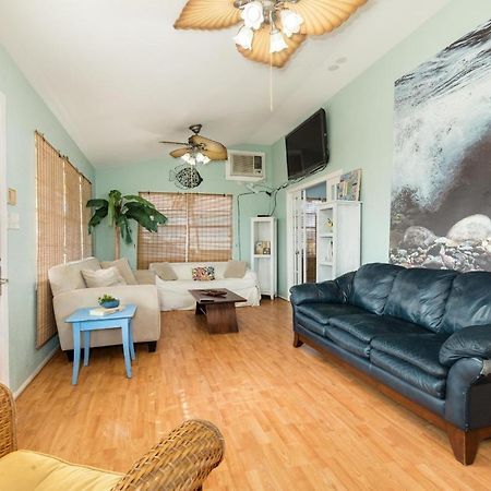 Change In Latitude - Comfortable Kick Back And Relax Beach Bungalow! Galveston Exterior photo