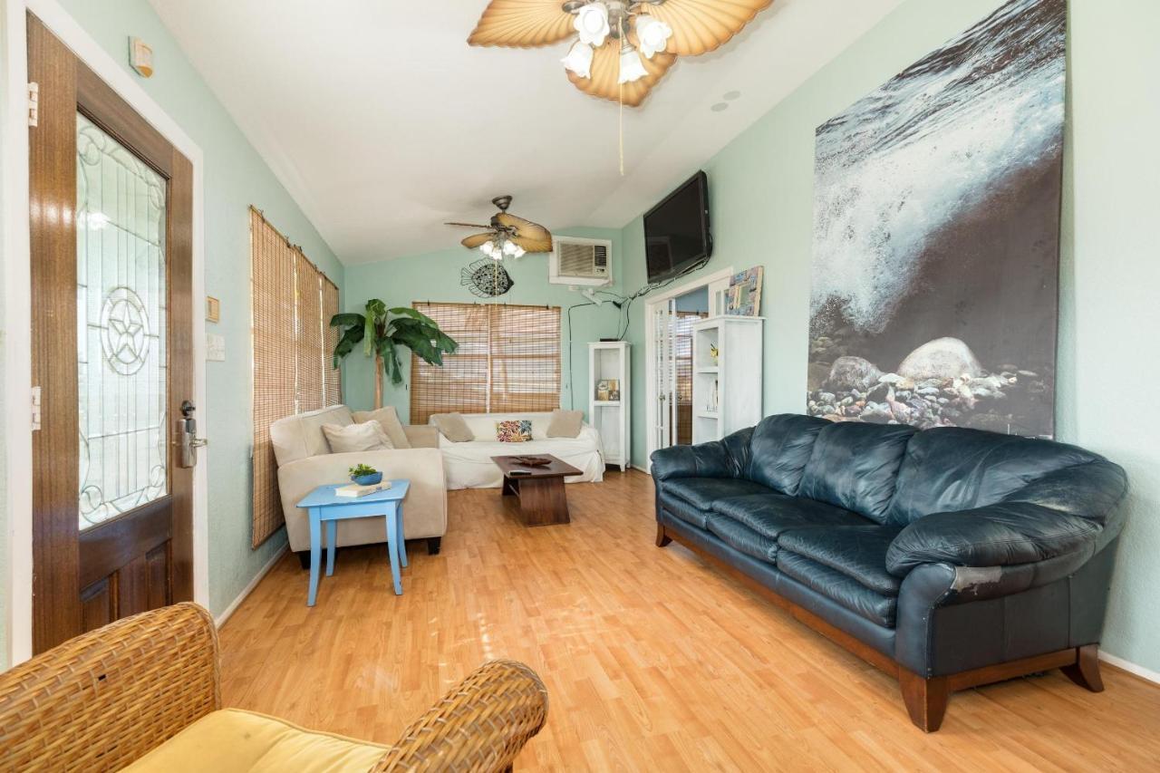 Change In Latitude - Comfortable Kick Back And Relax Beach Bungalow! Galveston Exterior photo
